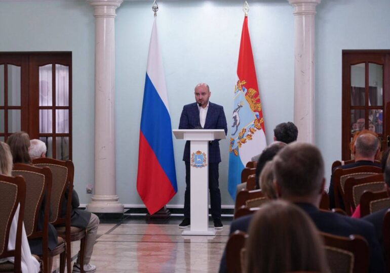 Губернатор Вячеслав Федорищев наградил представителей строительной отрасли