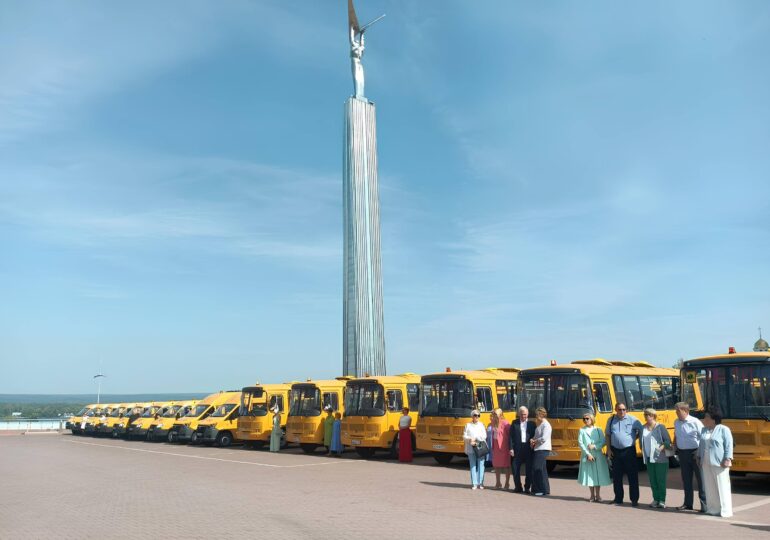Образовательные учреждения Самарской области получили 52 новых автобуса