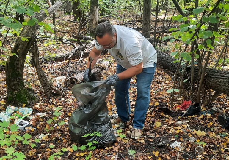 Из самарского лесопарка имени 60-летия Советской власти вывезли 5 кубометров мусора