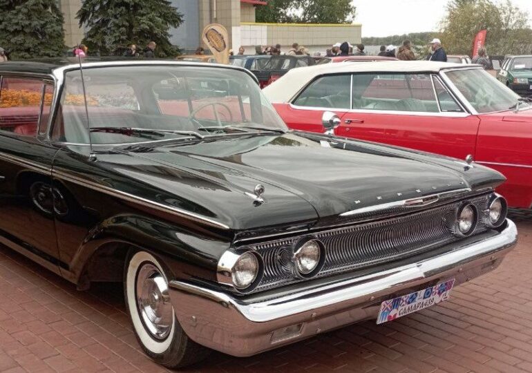 В Самаре открылась выставка ретроавтомобилей