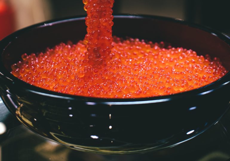 В России снижаются цены на красную икру