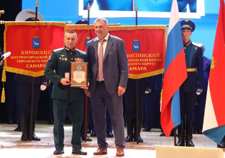 Глава Самары Иван Носков вручил удостоверения «Почетным гражданам» города