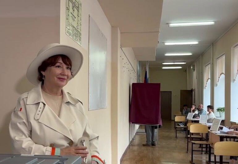 На выборах проголосовала Заслуженная артистка Самарской области Наталья Носова