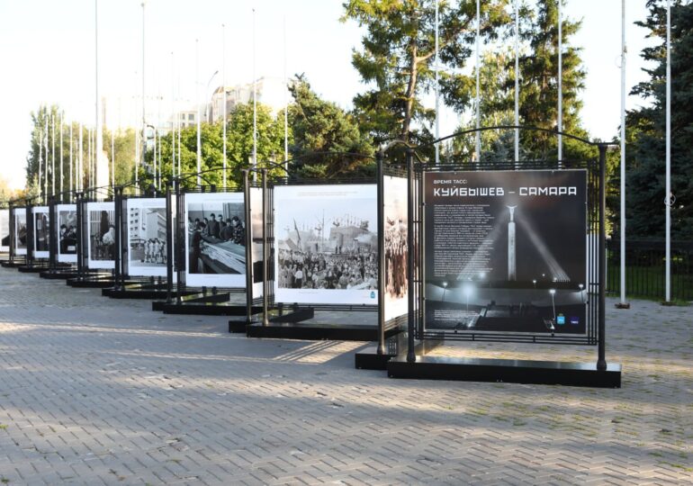 На площади Куйбышева открылась выставка «Время ТАСС: Куйбышев – Самара»