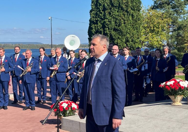 В Самаре возложили цветы к памятнику Григорию Засекину