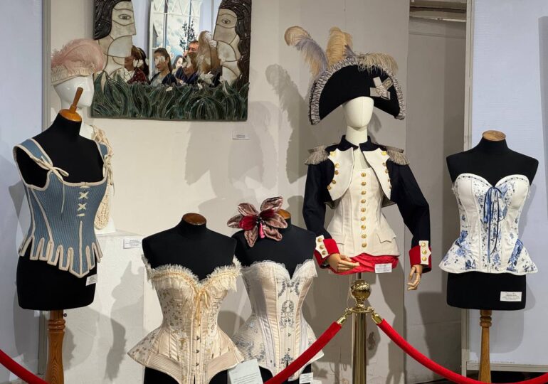 В самарской галерее Союза художников открылась выставка «Влечение»