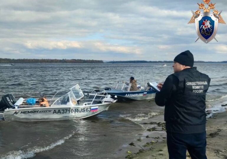 В Самарской области вблизи пристани Шелехметь столкнулись катер и баржа