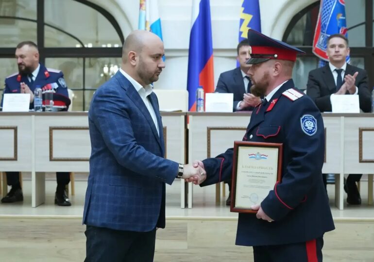 Губернатор Вячеслав Федорищев вручил награды самарским казакам