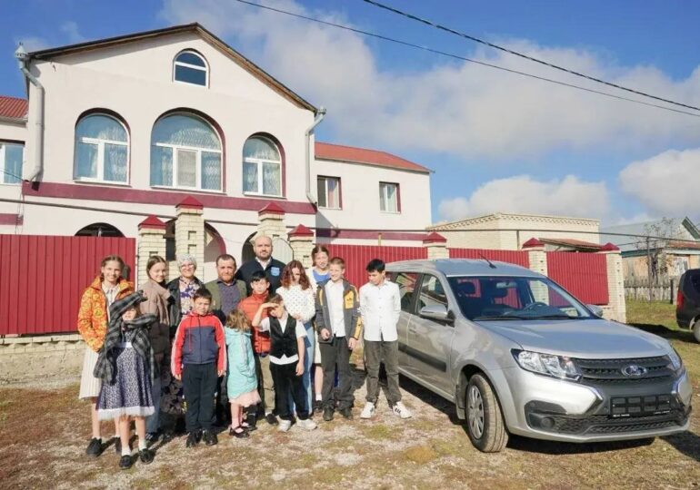 Вячеслав Федорищев посетил две приемные семьи из Кошкинского района Самарской области