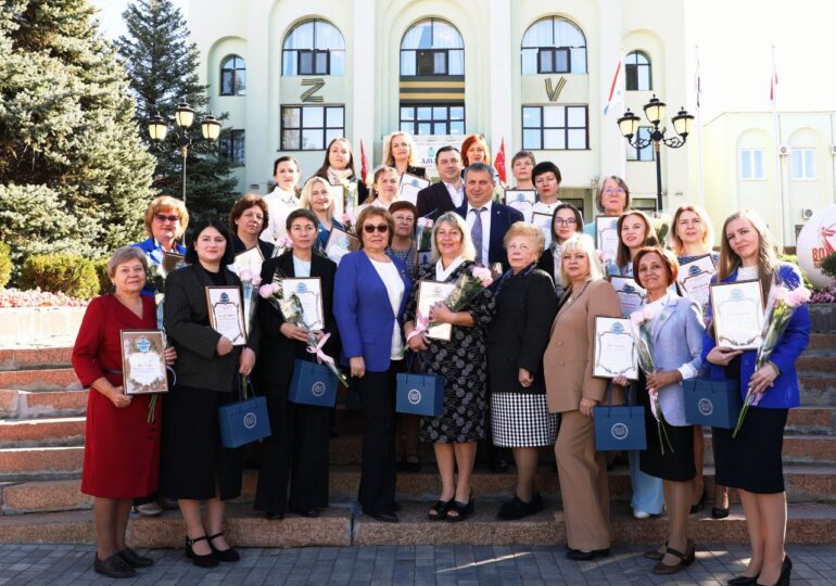 Иван Носков поздравил с профессиональными праздниками работников образования Самары