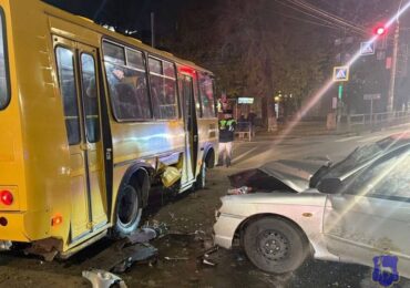 В Самаре в ДТП с участием автобуса и легковушки пострадали дети