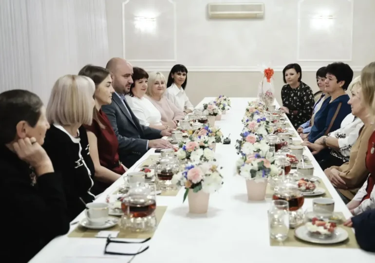 Губернатор Самарской области Вячеслав Федорищев встретился с мамами Героев РФ