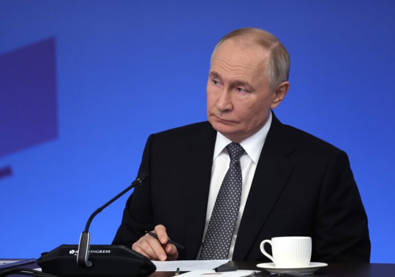 Владимир Путин одобрил идею введения полного запрета на продажу вейпов на территории РФ