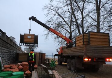 В Самаре убирают пляжное оборудование на зиму