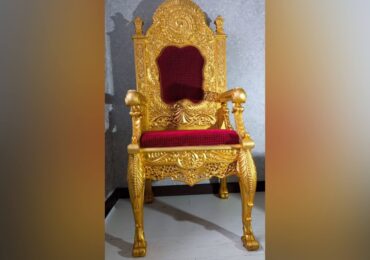 Самарцам предлагают купить трон ручной работы