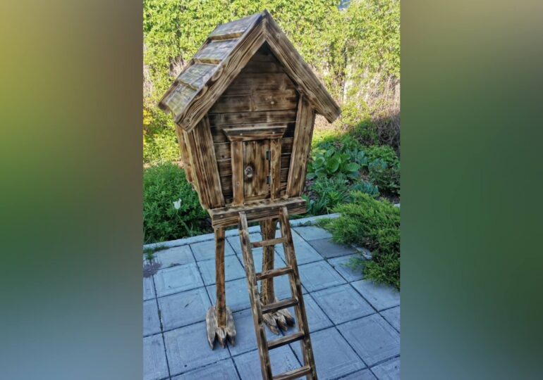 В Самаре продают избушку на курьих ножках