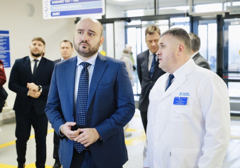 Губернатор Самарской области Вячеслав Федорищев оценил качество новой поликлиники в Смышляевке