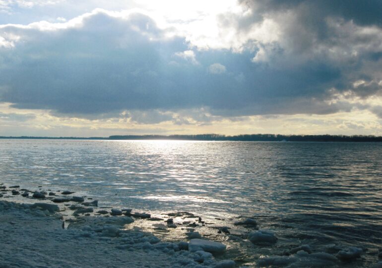 Самарцев предупредили об опасности пеших прогулок вблизи водоемов