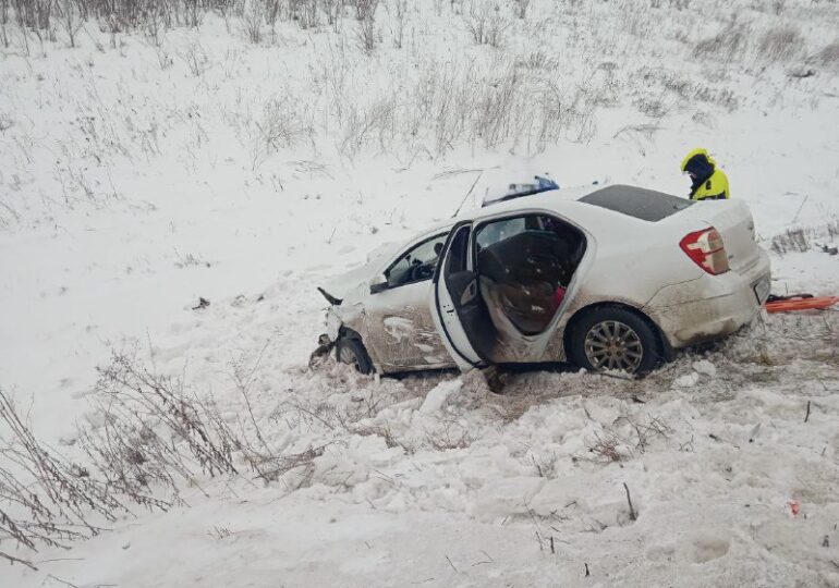В Самарской области в аварии погиб человек и еще три пострадали
