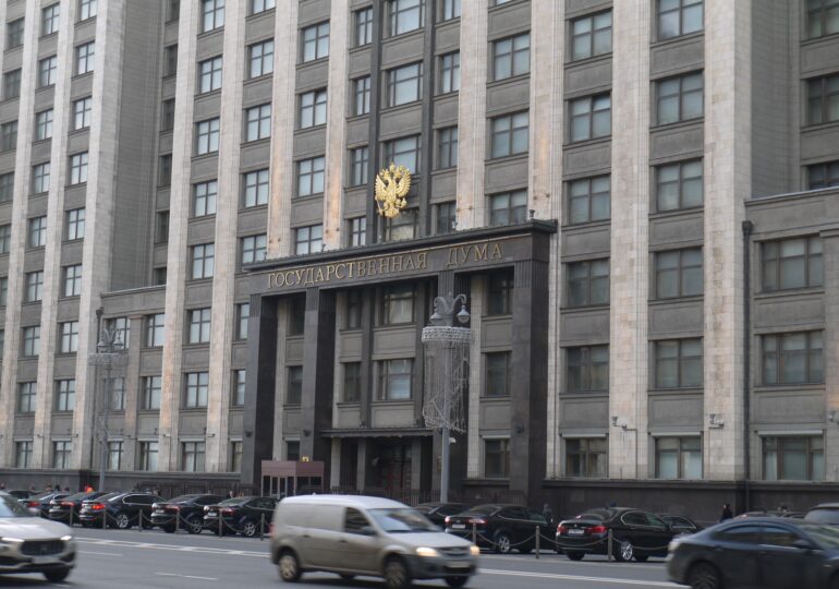 В Госдуме приняли закон о подтверждении возраста через MAX