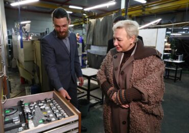 Юлия Ашуркова посетила самарское производство высокоточных деталей из металлов