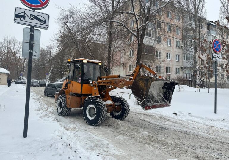 В Самаре 18 декабря на улицах работали 354 человека и 330 единиц спецтехники