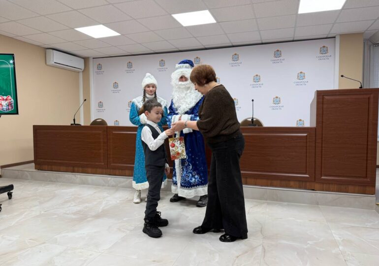 В Самаре прошла Профсоюзная елка для детей работников транспортных предприятий