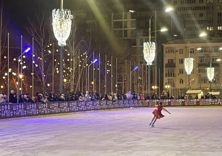 Самарские фигуристы выступили на площади Куйбышева