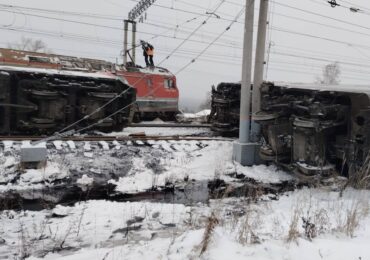 На станции Чаис Куйбышевской железной дороги произошло столкновение локомотива с грузовым поездом