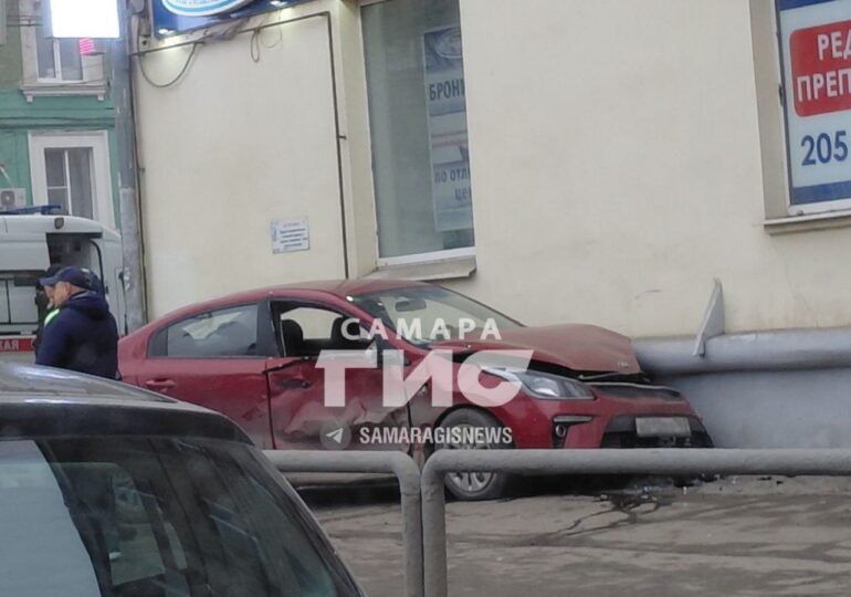 В Самаре на пересечении Мичурина и Масленникова произошло ДТП