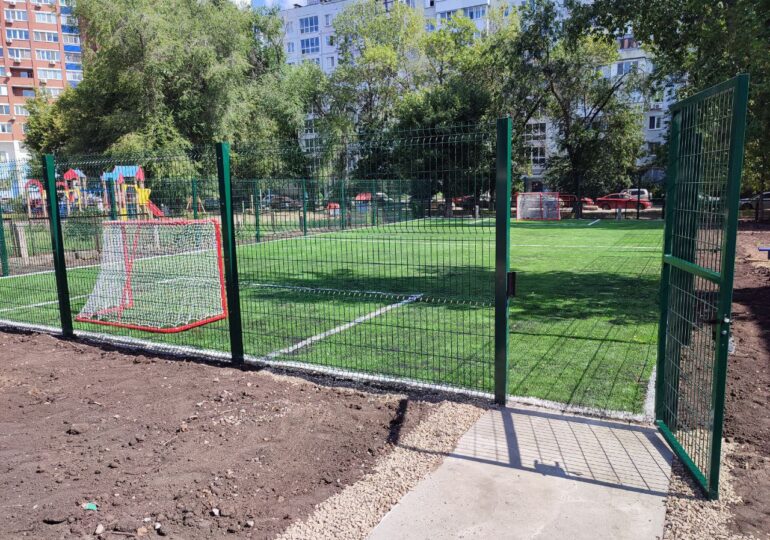 В четырех детсадах Кировского района Самары появились поля для мини-футбола