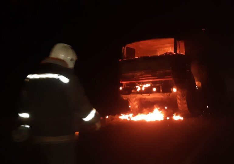 Под Самарой на ходу загорелся грузовик