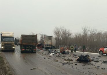 В Самарской области в ДТП с грузовиками погиб человек