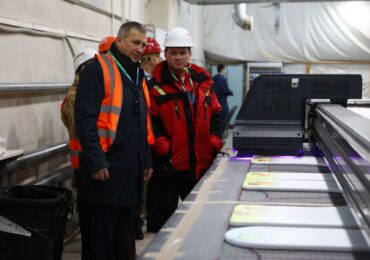 Иван Носков посетил самарское предприятие, производящее оборудование для детских и спортивных площадок