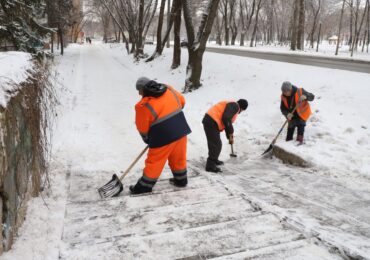 На улицах Самары 24 декабря работали 388 человек и 378 единиц спецтехники
