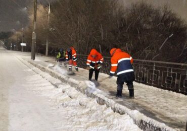 В Самаре 26 декабря на улицах работали 352 человека и 373 единицы спецтехники