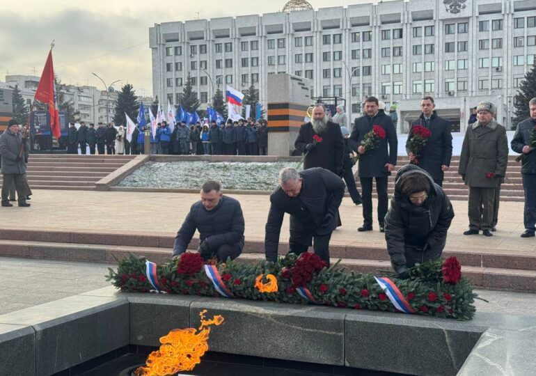 В Самаре состоялась церемония возложения цветов к Вечному огню