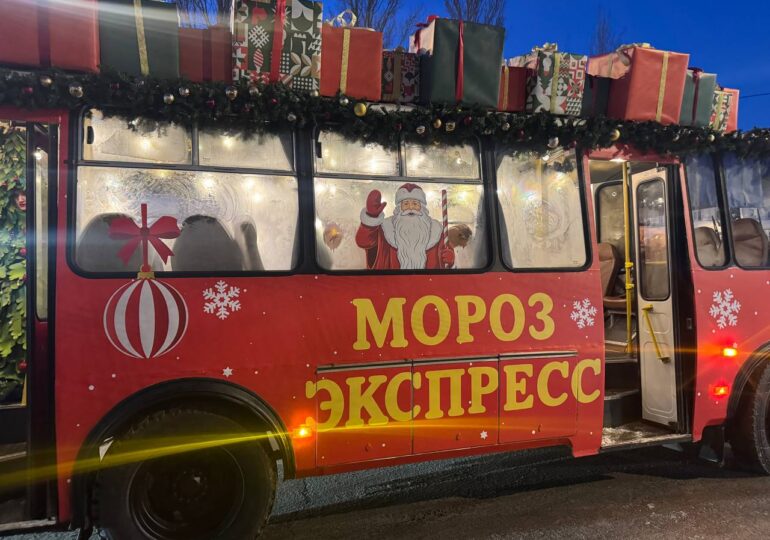 В Самаре в свой первый рейс отправился новогодний автобус «Мороз Экспресс»