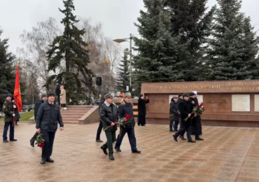 В Самаре в День неизвестного солдата возложили цветы