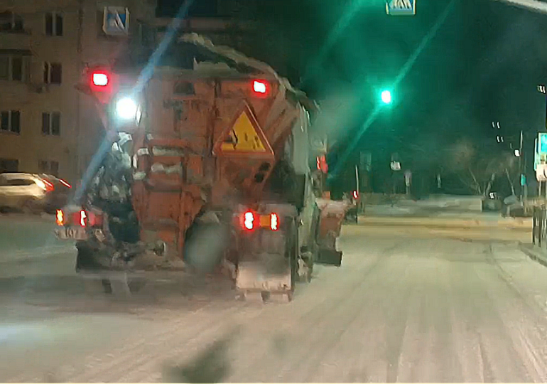 В Самаре 23 декабря на улицах работали 388 человек и 378 единиц спецтехники
