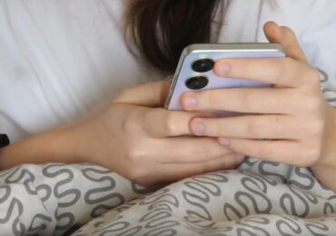 Цифровые ритуалы: почему мы проверяем телефон сразу после пробуждения и перед сном