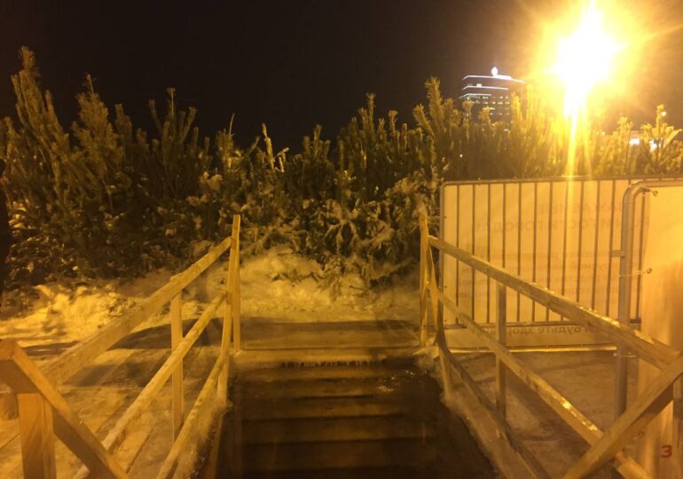 Около 4,5 тыс. жителей Самарской области окунулись в проруби на Крещение