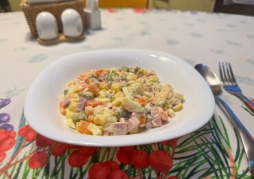 В России назвали самый популярный новогодний салат