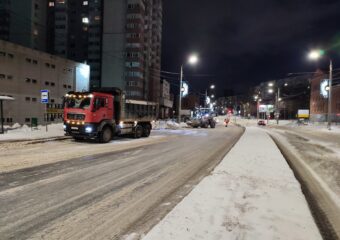 В Самаре ночью ликвидируют последствия метели