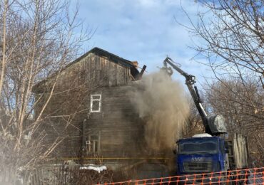 В Самаре сносят аварийный дома на Советской Армии