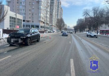 В Самаре в массовом ДТП пострадали два человека