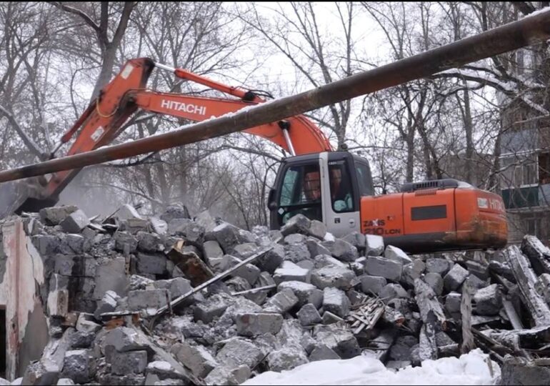 В Самаре начали сносить аварийный дом на Вятской