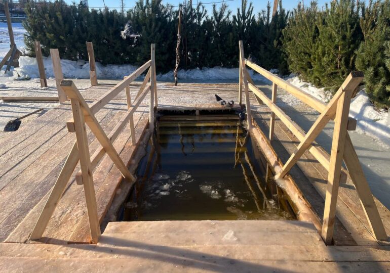 Самарцам рассказали о противопоказаниях для купания в проруби