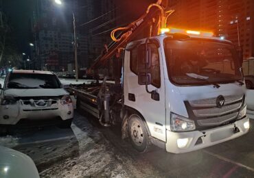 В Самаре расчищают от снега улицу Дыбенко