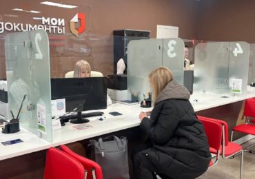 Иван Носков посетил новый офис МФЦ в микрорайоне Волагрь